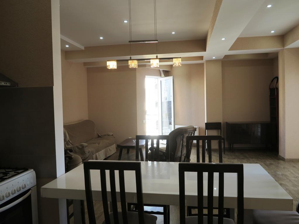 Samatsa Georgia Apartamento Tbilisi Exterior foto